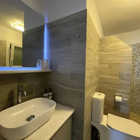 Diamantis Cove On The Mikri Vigla