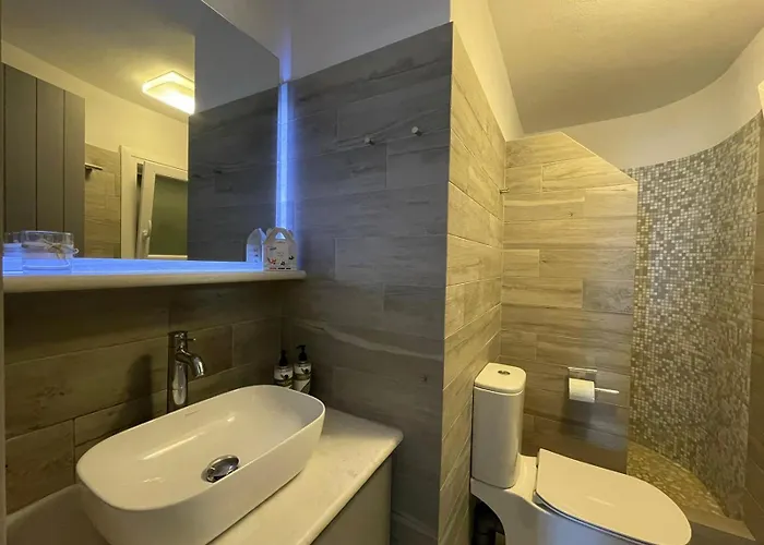 Diamantis Cove On The Mikri Vigla